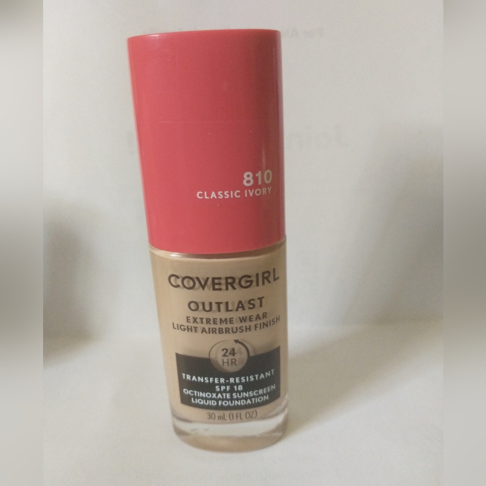 CoverGirl Outlast Extreme Wear 810 Classic Ivory